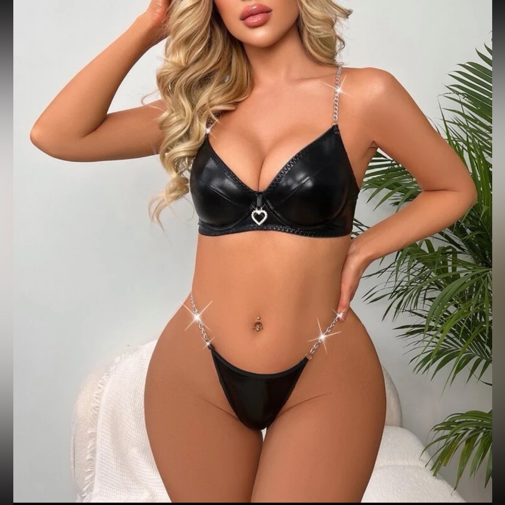 So Cute NEW Chain Linked Underwire Lingerie Set.  Size S.